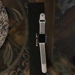 Apple Watch Nike + edition 42mm